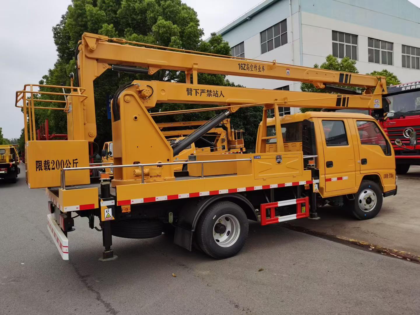 Used JMC SHUNDA 16M ARTICULATED BOOM Aerial Work Platform Truck for Sale front view