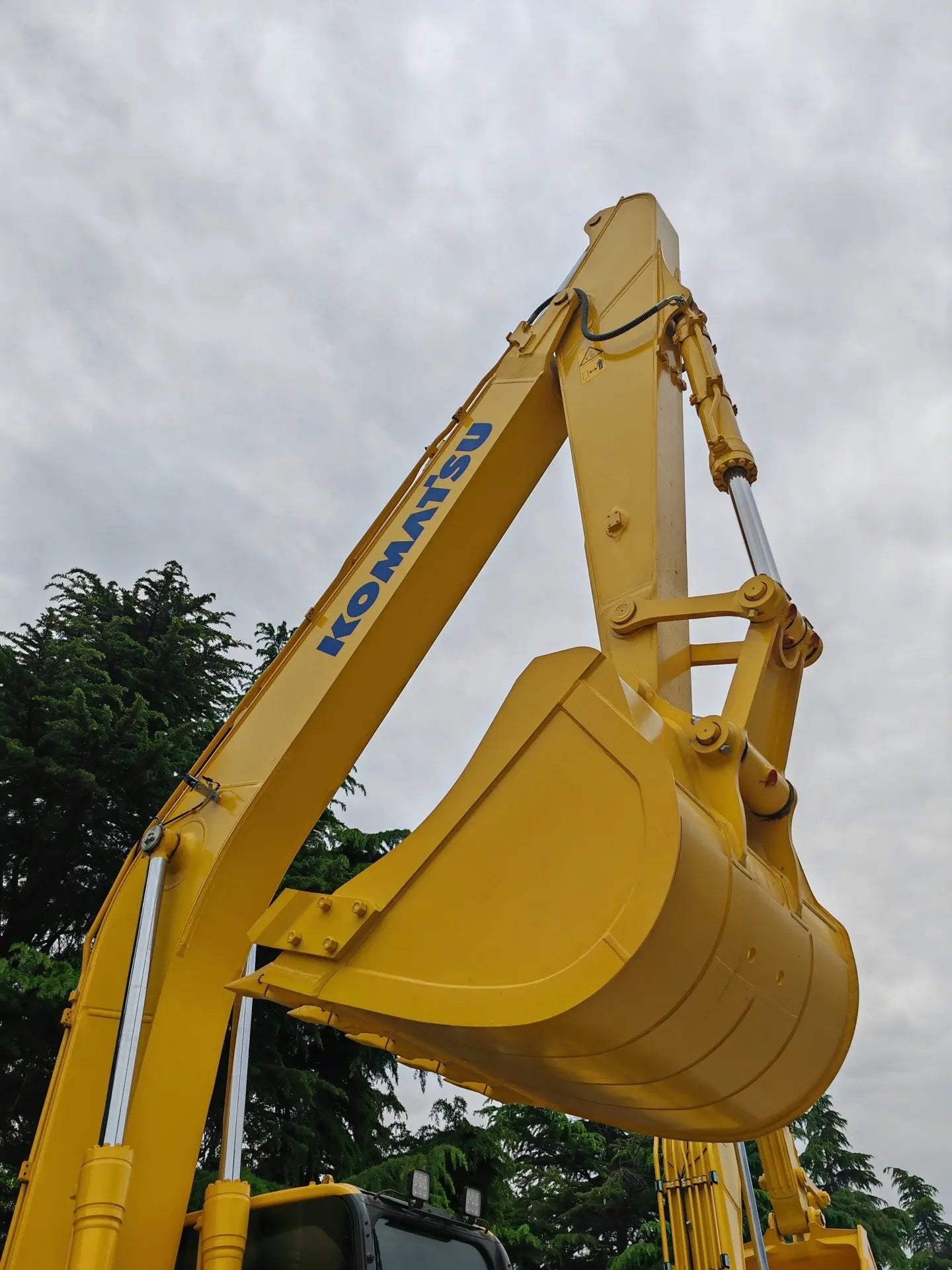 NEW KOMATSU PC260-11M0