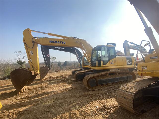 USED KOMATSU PC300-7