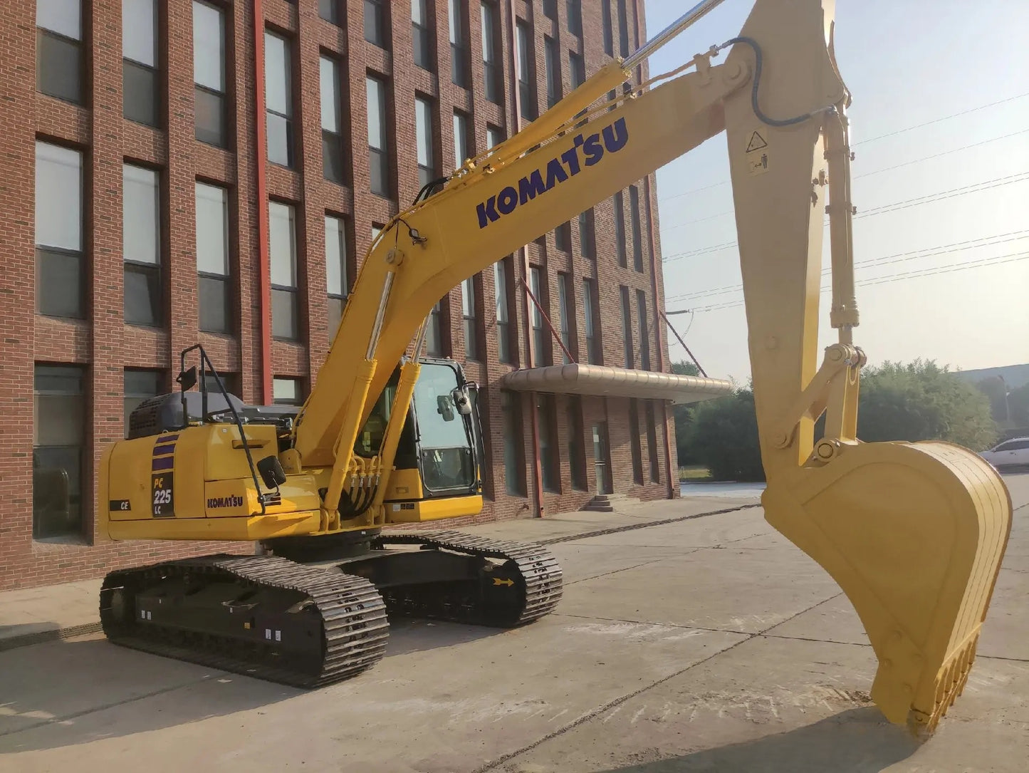 NEW KOMATSU PC225LC-11M1