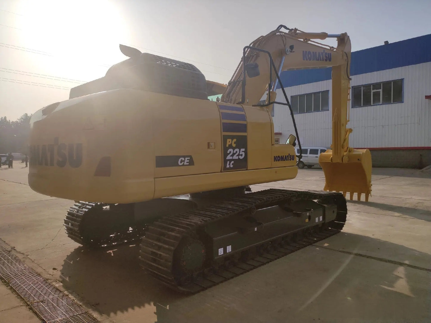NEW KOMATSU PC225LC-11M1
