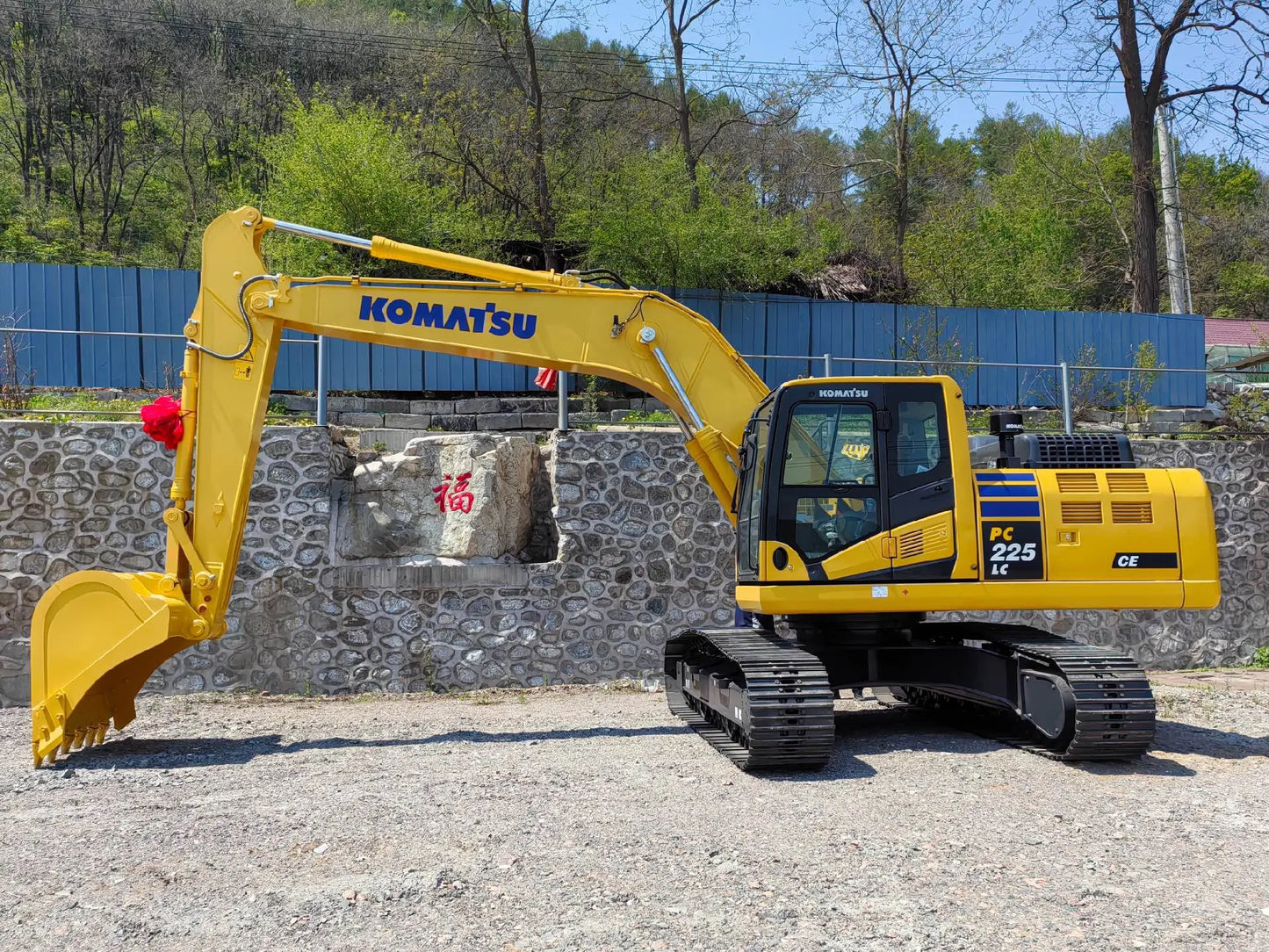 NEW KOMATSU PC225LC-11M1