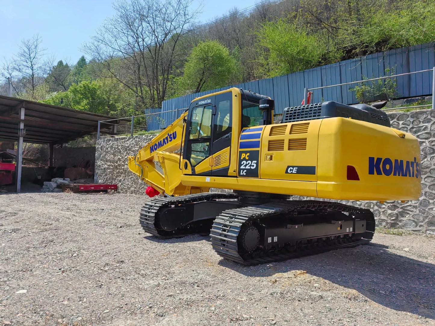 NEW KOMATSU PC225LC-11M1