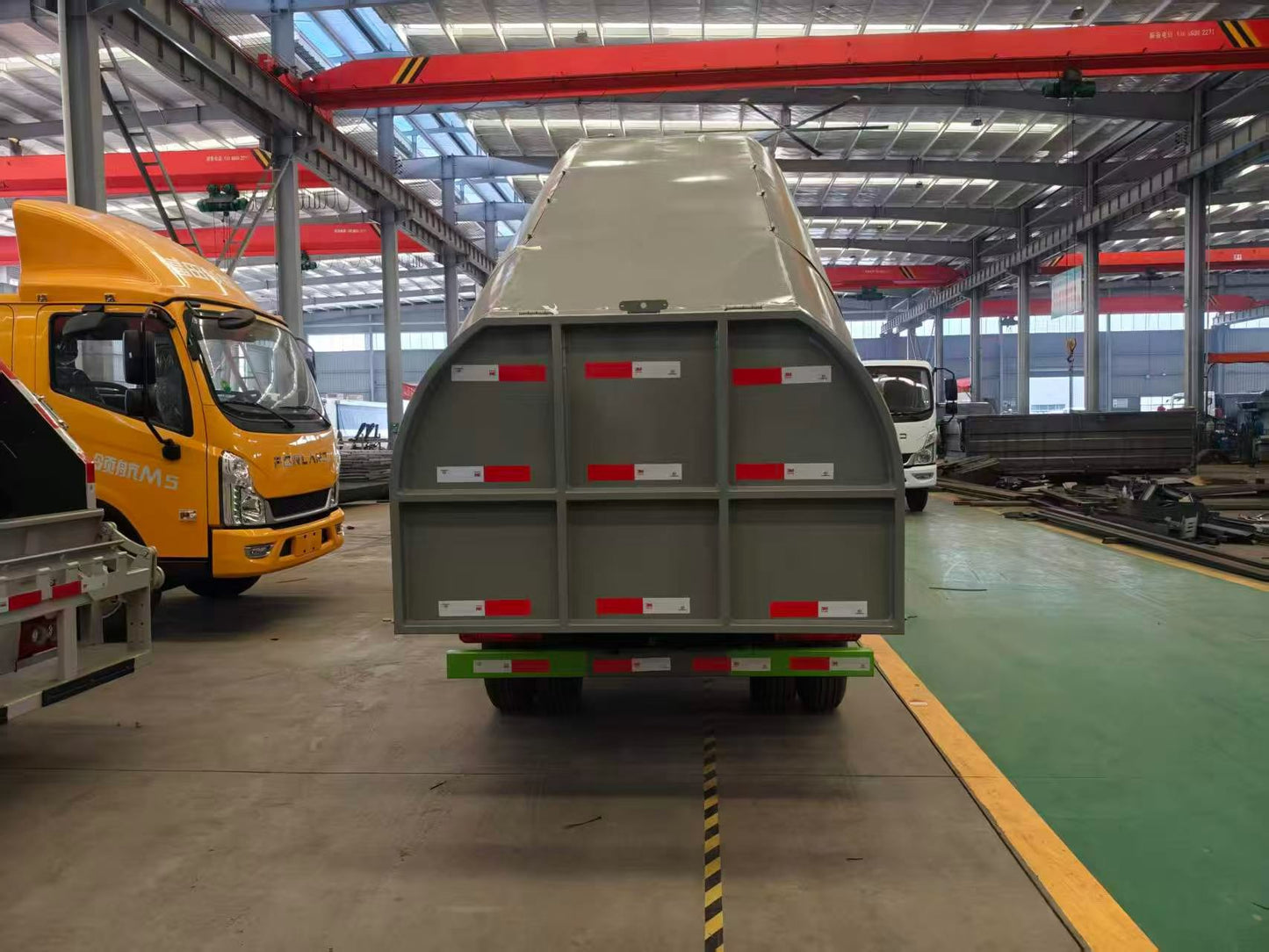 Used Dongfeng TUYI 4M³ Sealed Garbage Truck for Sale detail view