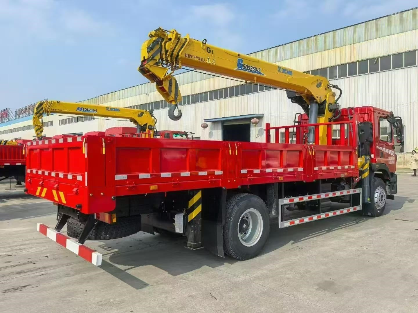 Used Dongfeng 200HP Truck-Mounted Crane for Sale - Updated Model front view