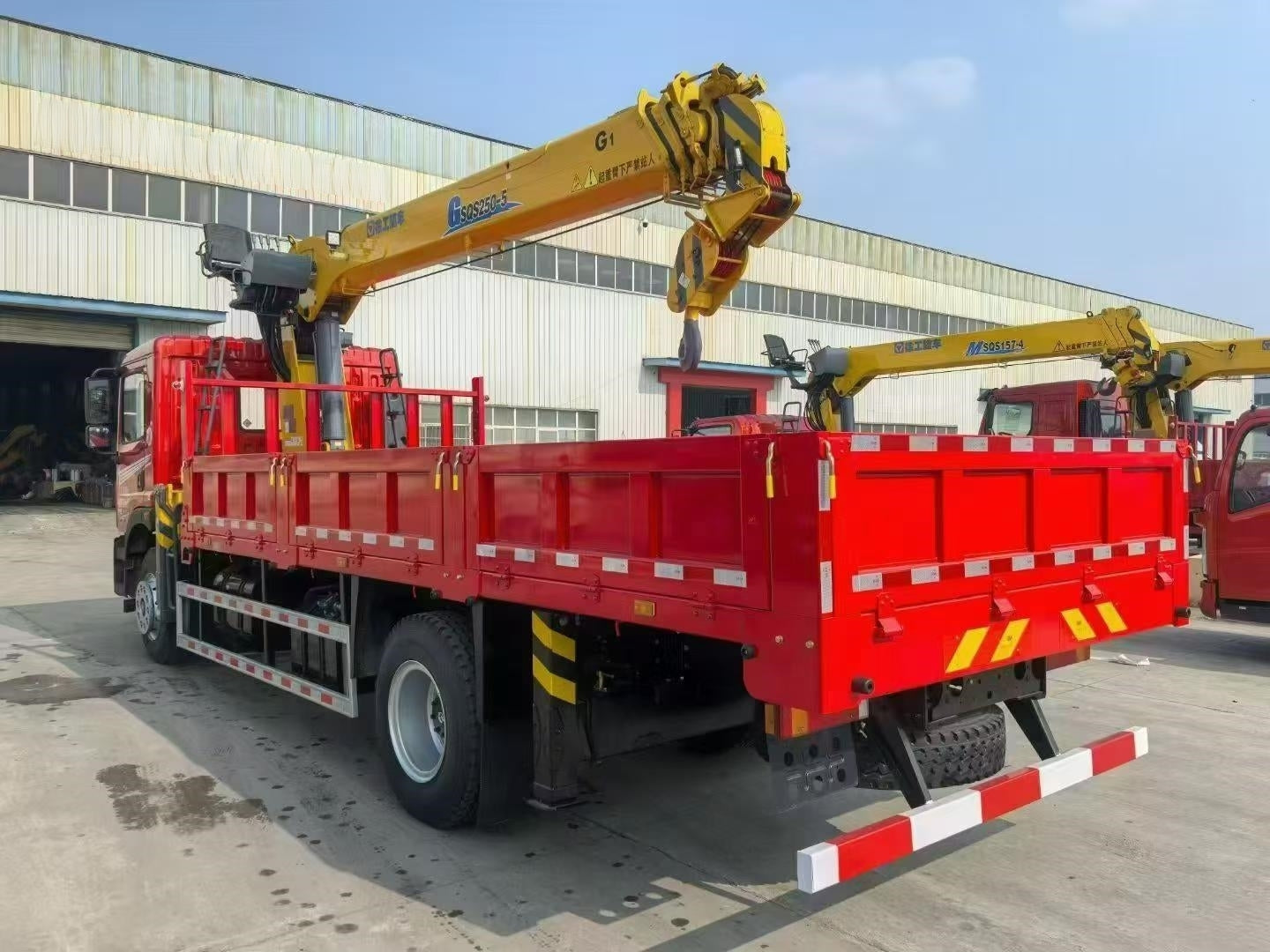 Used Dongfeng 200HP Truck-Mounted Crane for Sale - Updated Model detail view