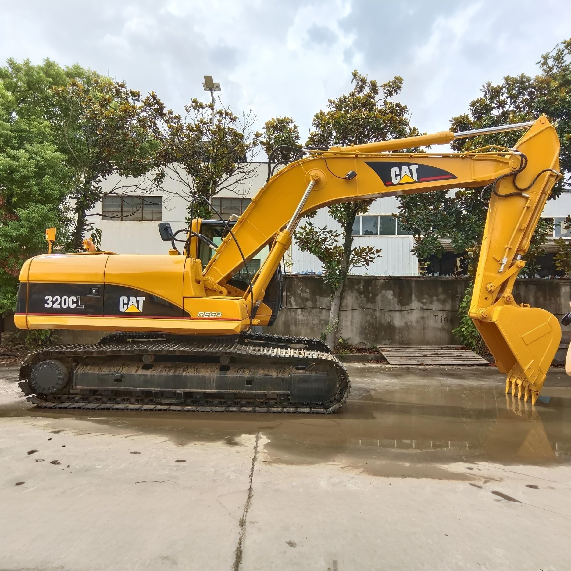 Used Caterpillar 320CL Excavator for Sale side view