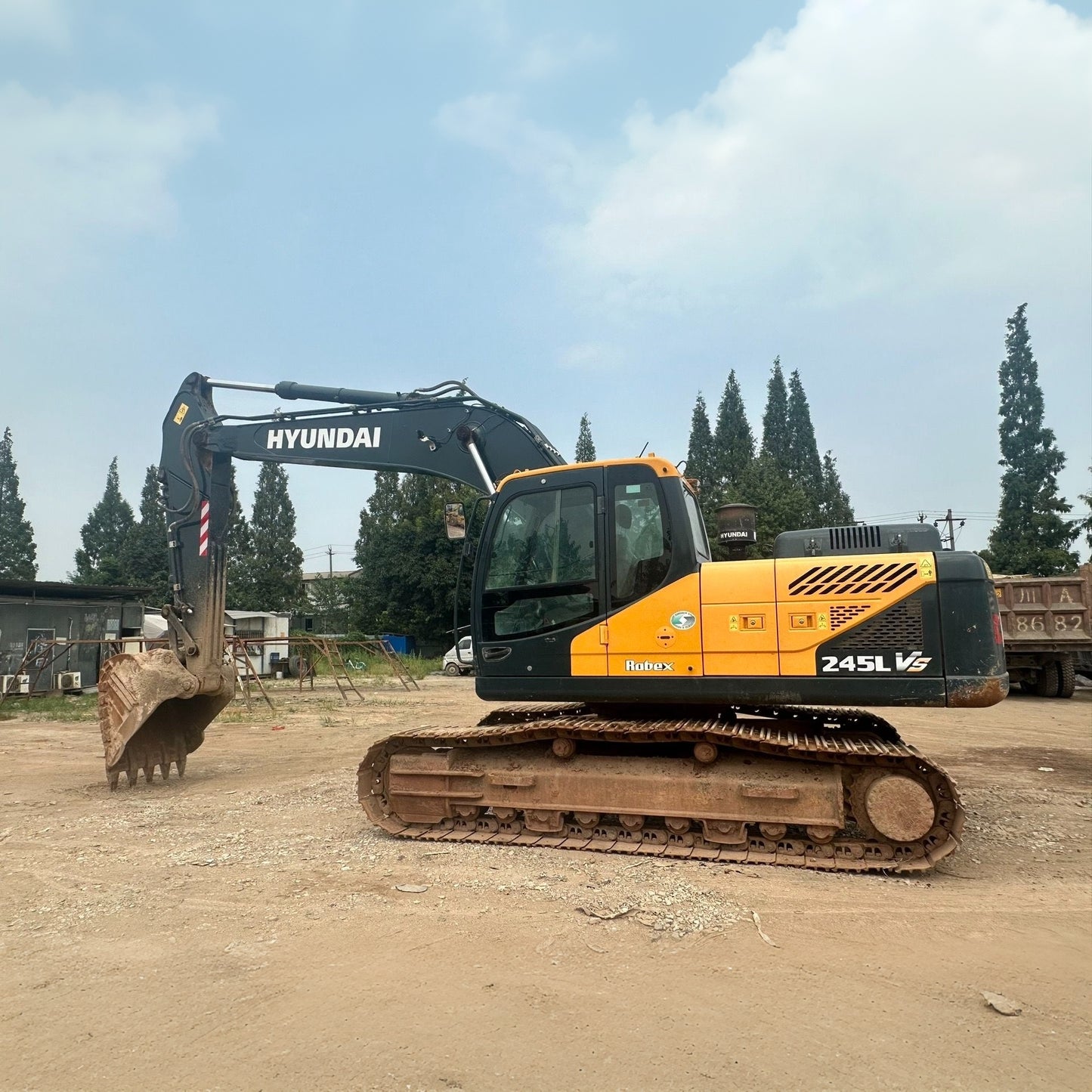 USED HYUNDAI R245LVS