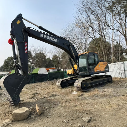 Used Hyundai R225LVS Excavator for Sale - Alternative Stock side view