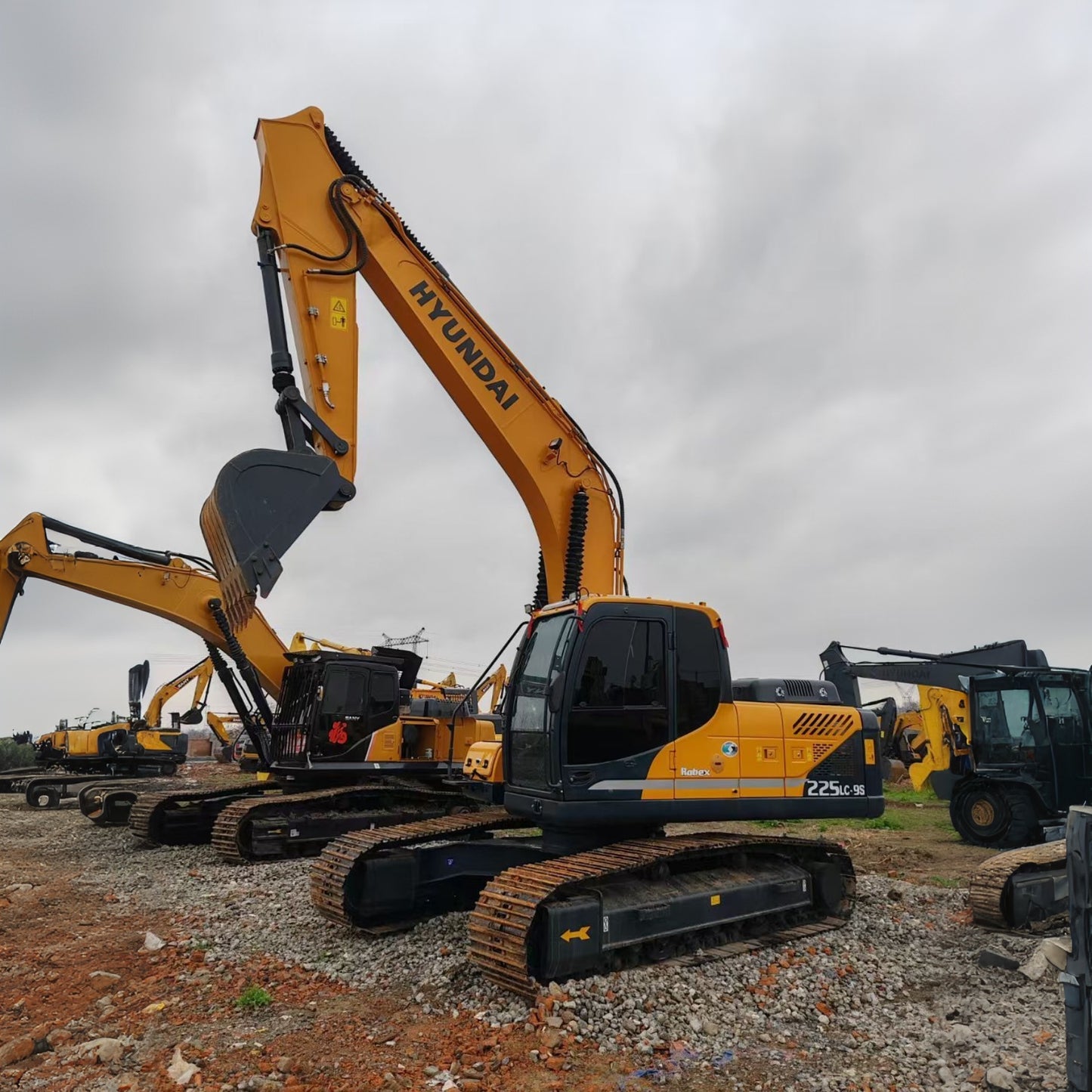 USED HYUNDAI R225LC-9S