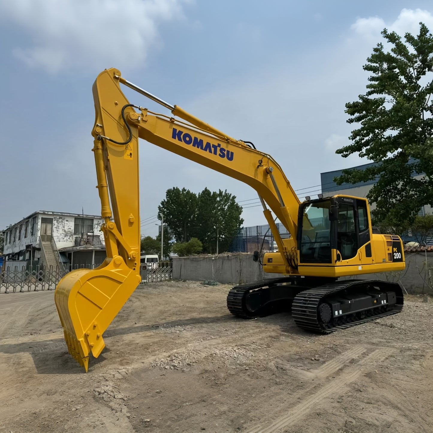 Used Komatsu PC200-6 Excavator for Sale side view for sale