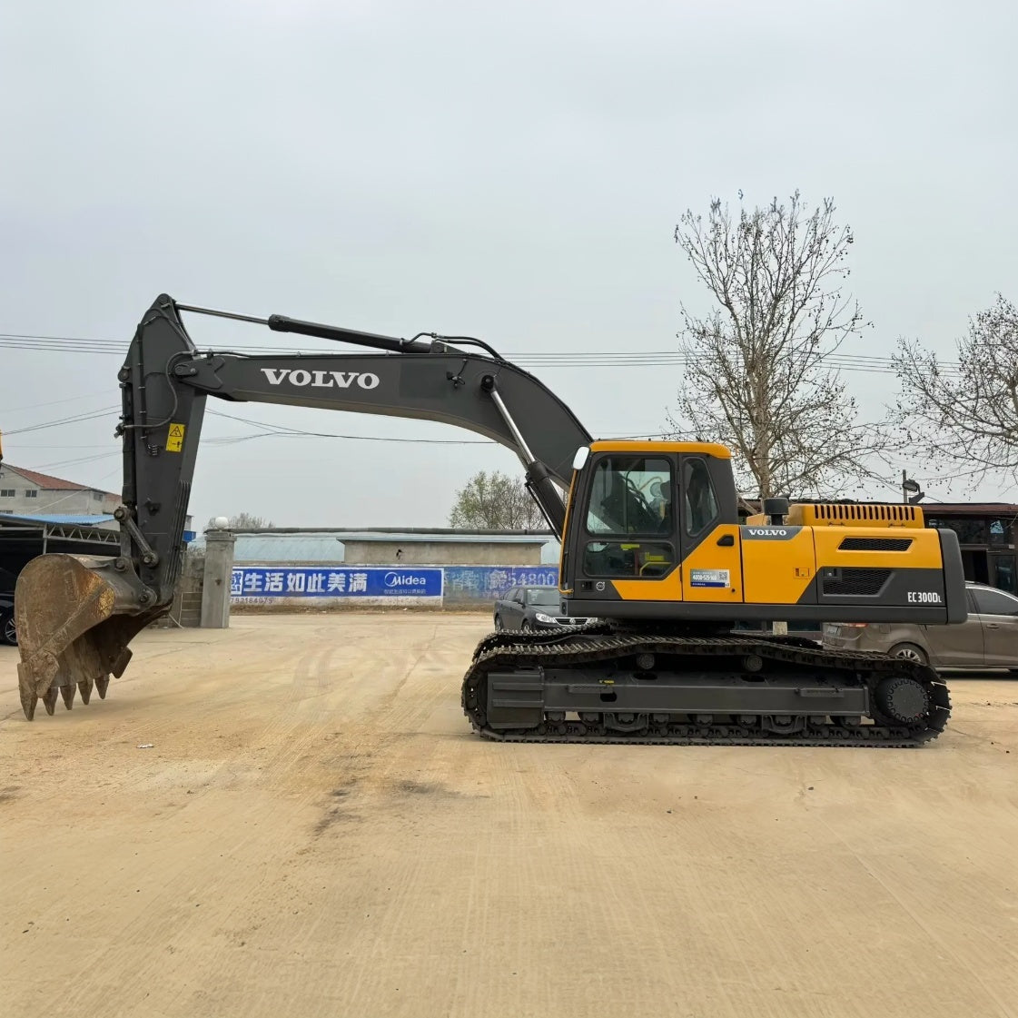 Used Volvo EC300DL Excavator for Sale side view for sale