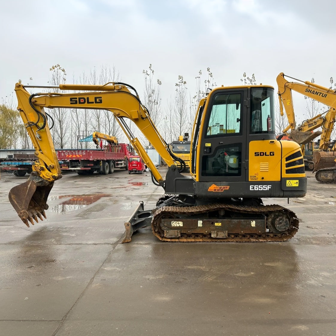 Used Sdlg E655F Excavator for Sale side view for sale