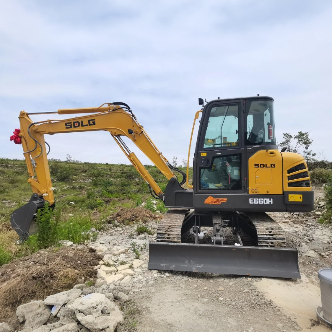 Used Sdlg LG660 Excavator for Sale side view for sale