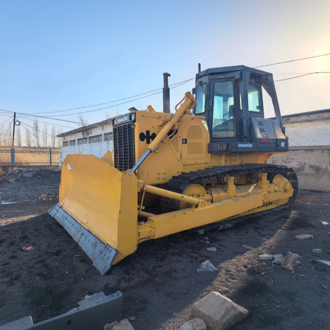 Used Komatsu D85-21 Bulldozer for Sale - Updated Model side view for sale