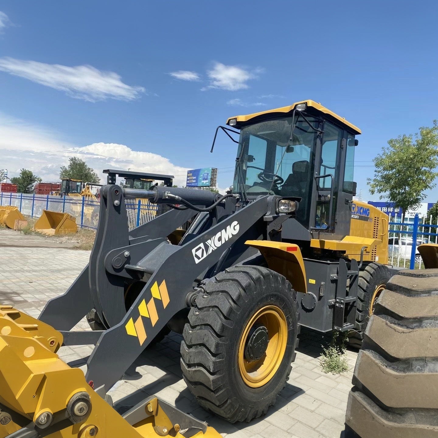 Used XCMG LW350FV Wheel Loader for sale side view for sale