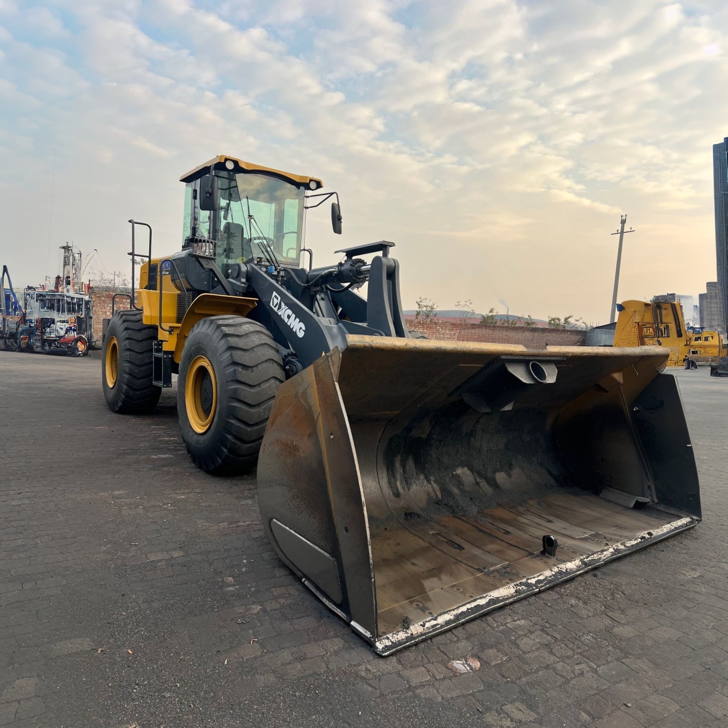 Used XCMG LW600FV Wheel Loader for sale side view for sale