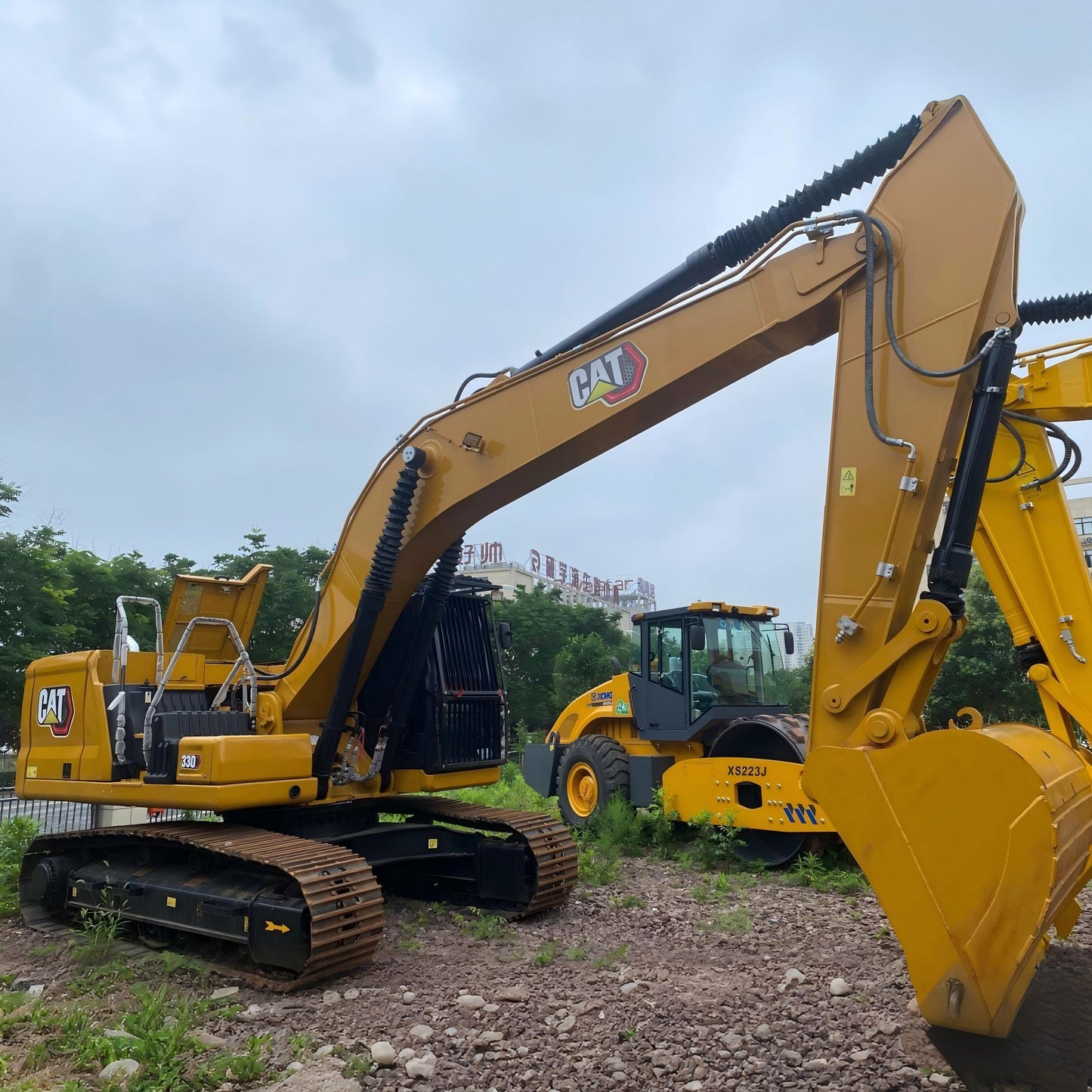 Used CAT 330 Crawler Excavator for Sale - real inventory photo 1