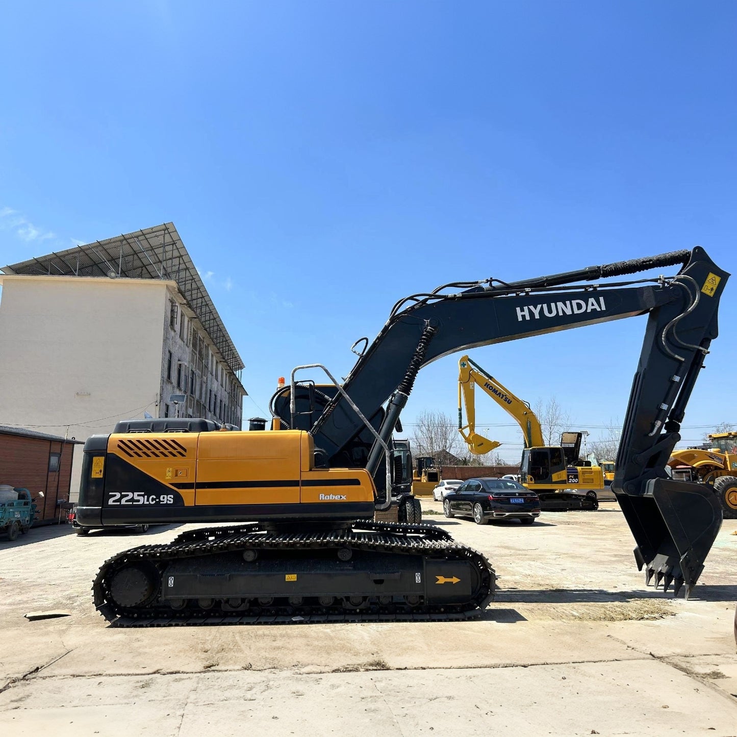 Used HYUNDAI R225LC-9S Crawler Excavator for Sale - real inventory photo 1