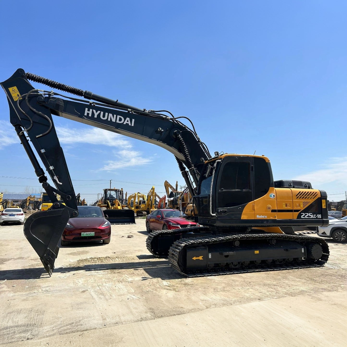 Used HYUNDAI R225LC-9T crawler excavator real inventory view 1