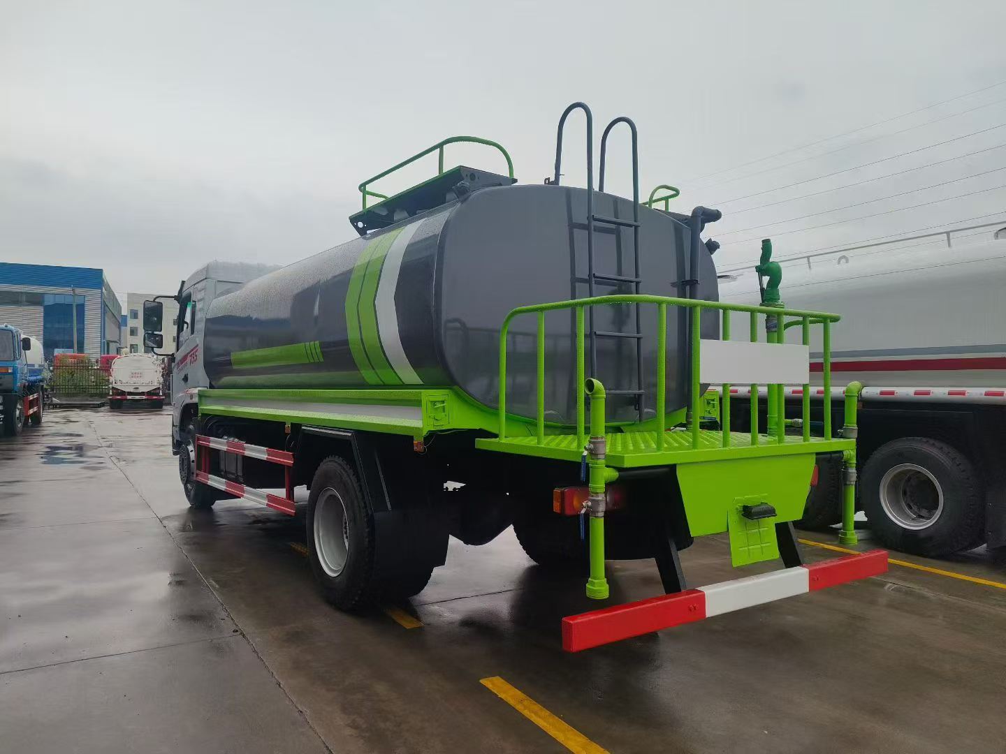 Used Dongfeng 240HP Water Sprinkler Truck for Sale front view