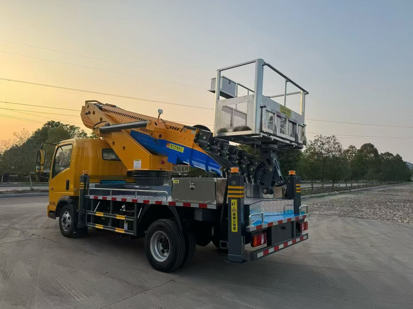 Used Foton 36M TELESCOPIC BOOM Aerial Work Platform Truck for Sale detail view