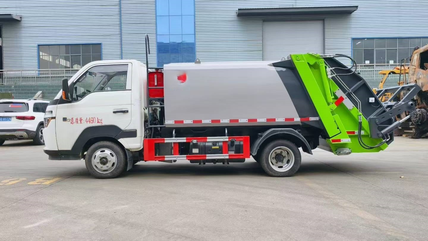 Used Sinotruk HOWO 4M³ Compressed Garbage Truck for Sale front view