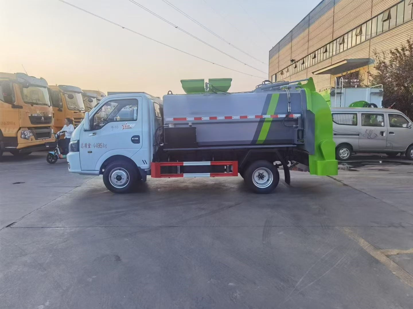 Used Dongfeng TUYI 4M³ Food Waste Truck for Sale front view