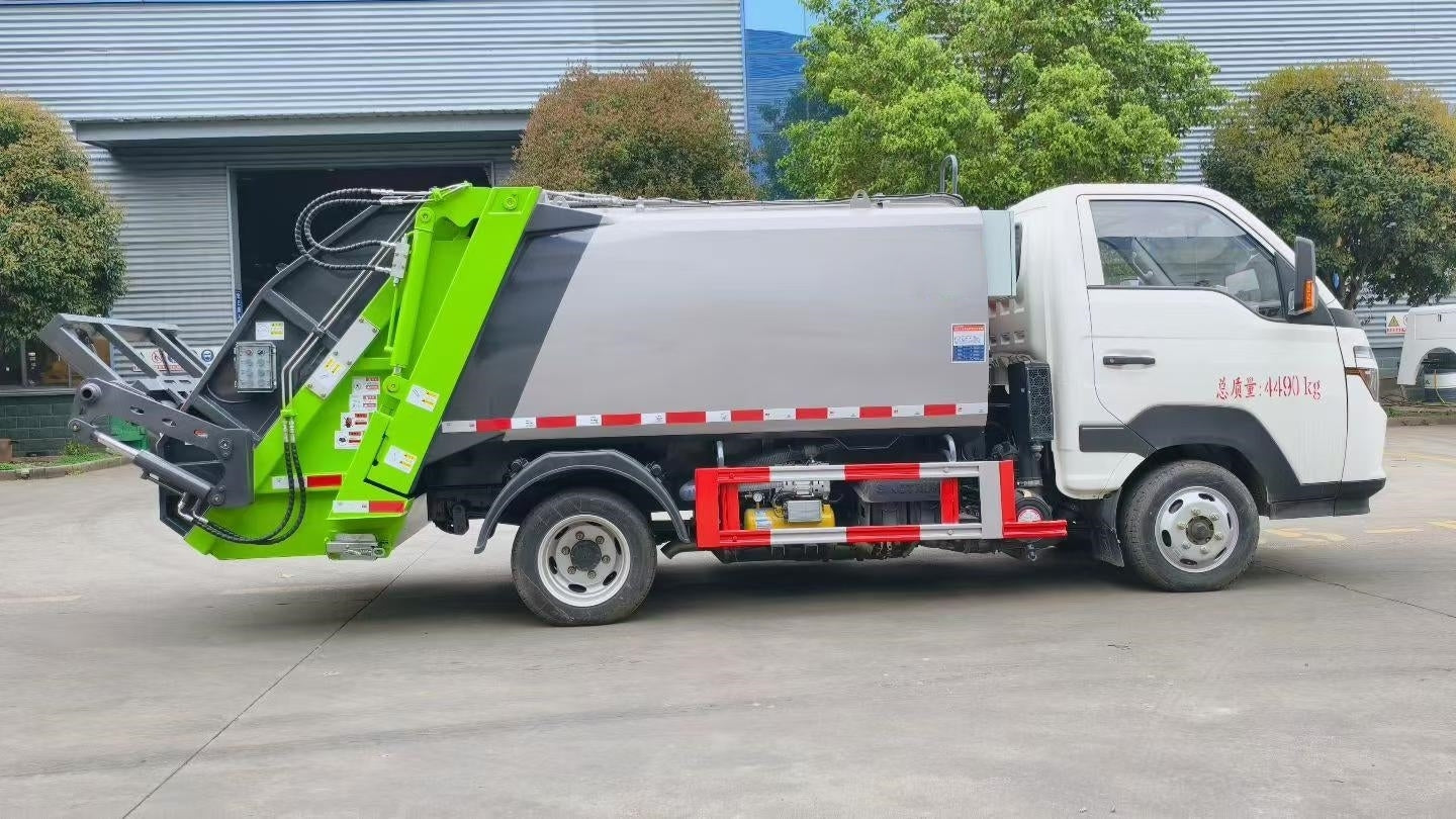 Used Sinotruk HOWO 4M³ Compressed Garbage Truck for Sale detail view