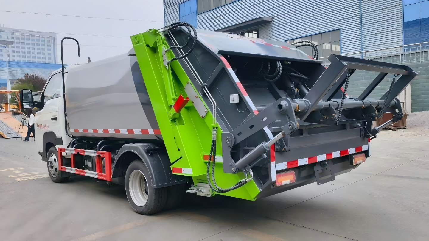 Used Sinotruk HOWO 4M³ Compressed Garbage Truck for Sale detail view
