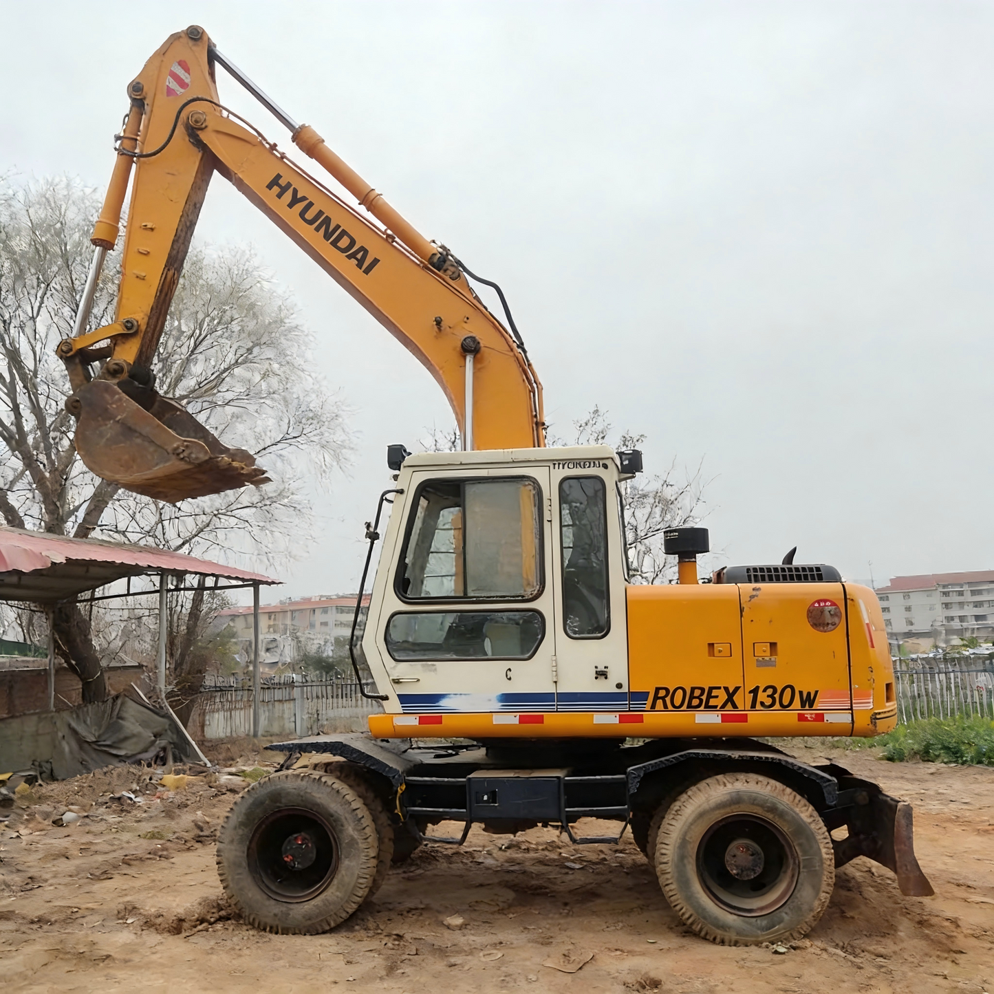 USED HYUNDAI R130W WHEEL EXCAVATOR