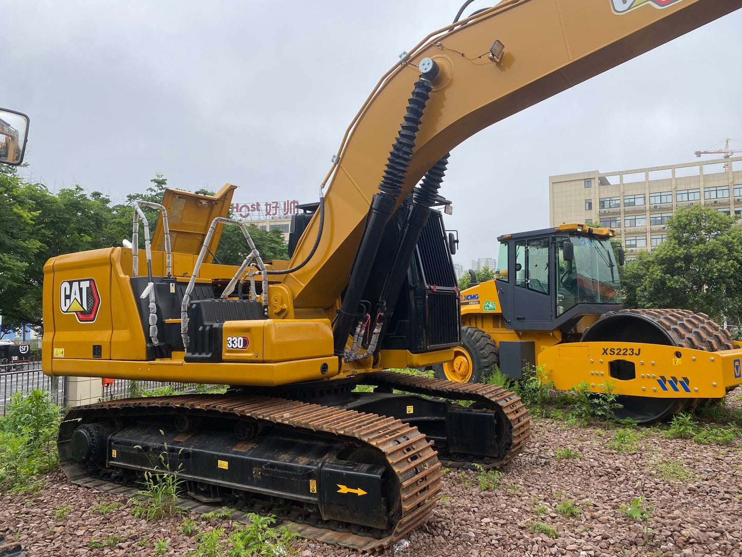 Used CAT 330 Crawler Excavator for Sale - real inventory photo 4