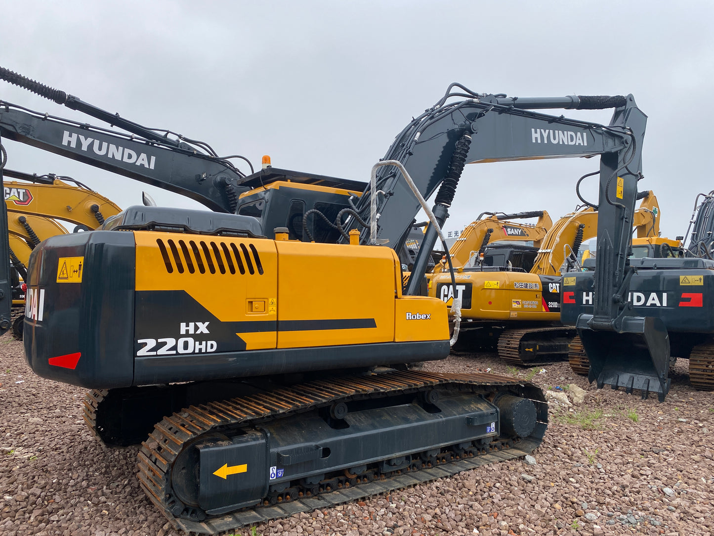 Used HYUNDAI HX220HD crawler excavator real inventory view 4