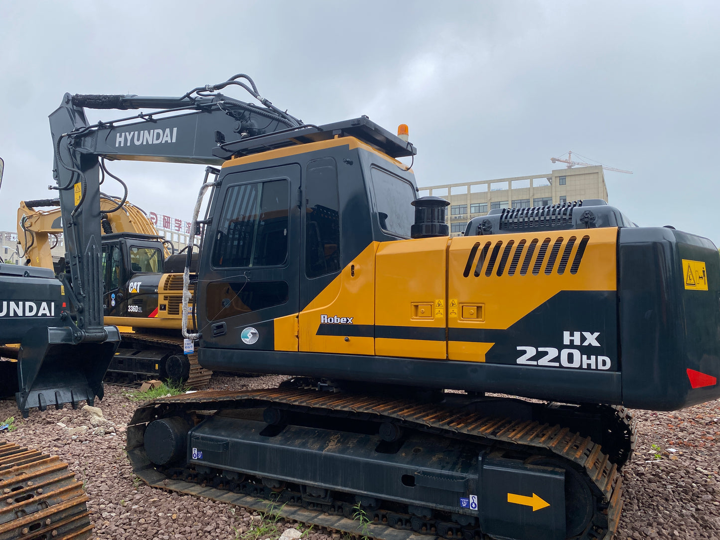 Used HYUNDAI HX220HD crawler excavator real inventory view 6