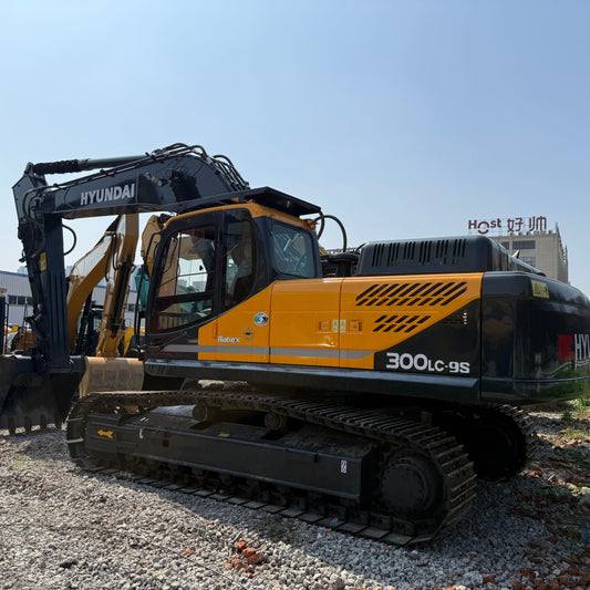 Used HYUNDAI R300LC-9S crawler excavator real inventory view 1