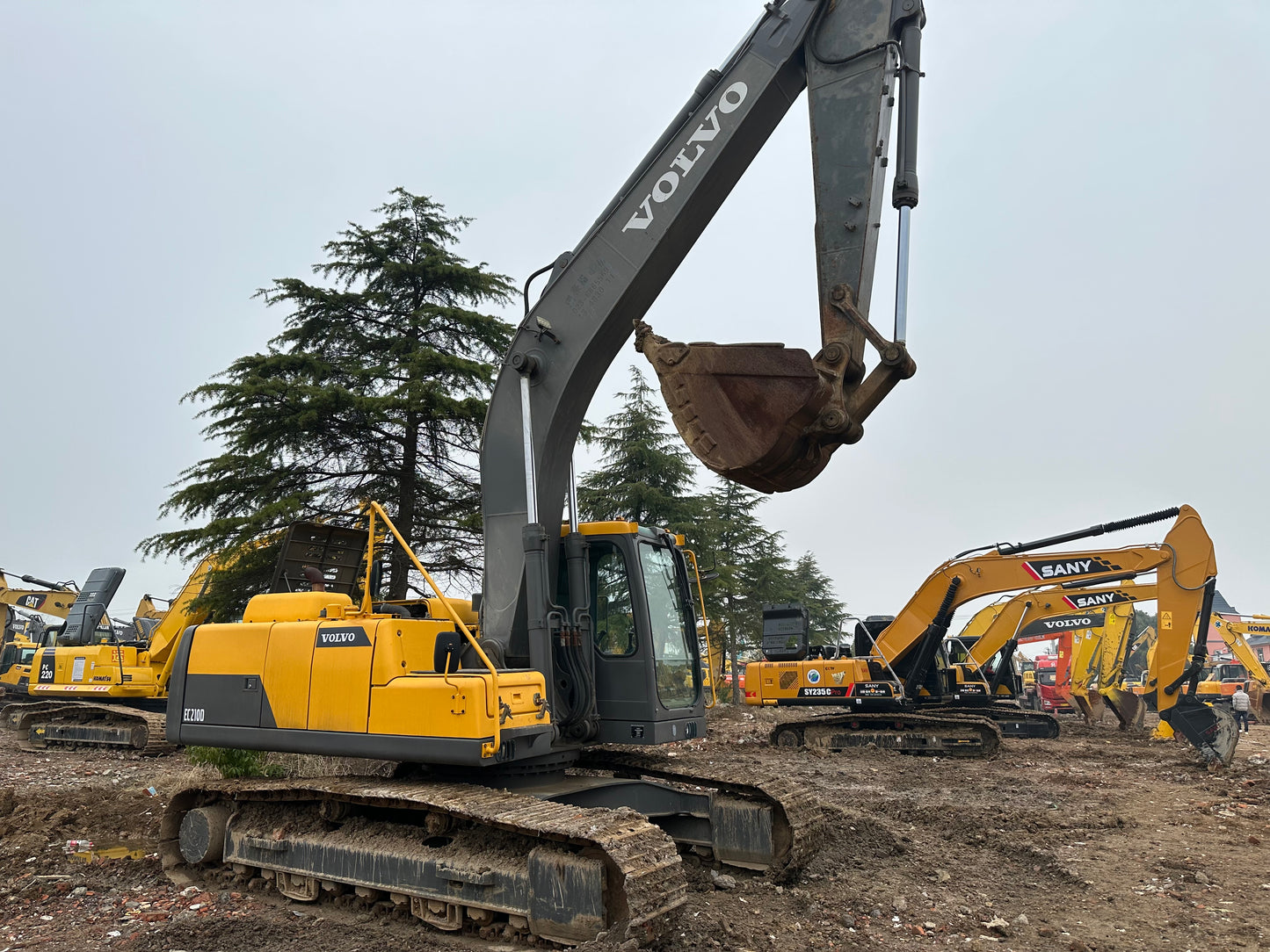 USED VOLVO EC210D