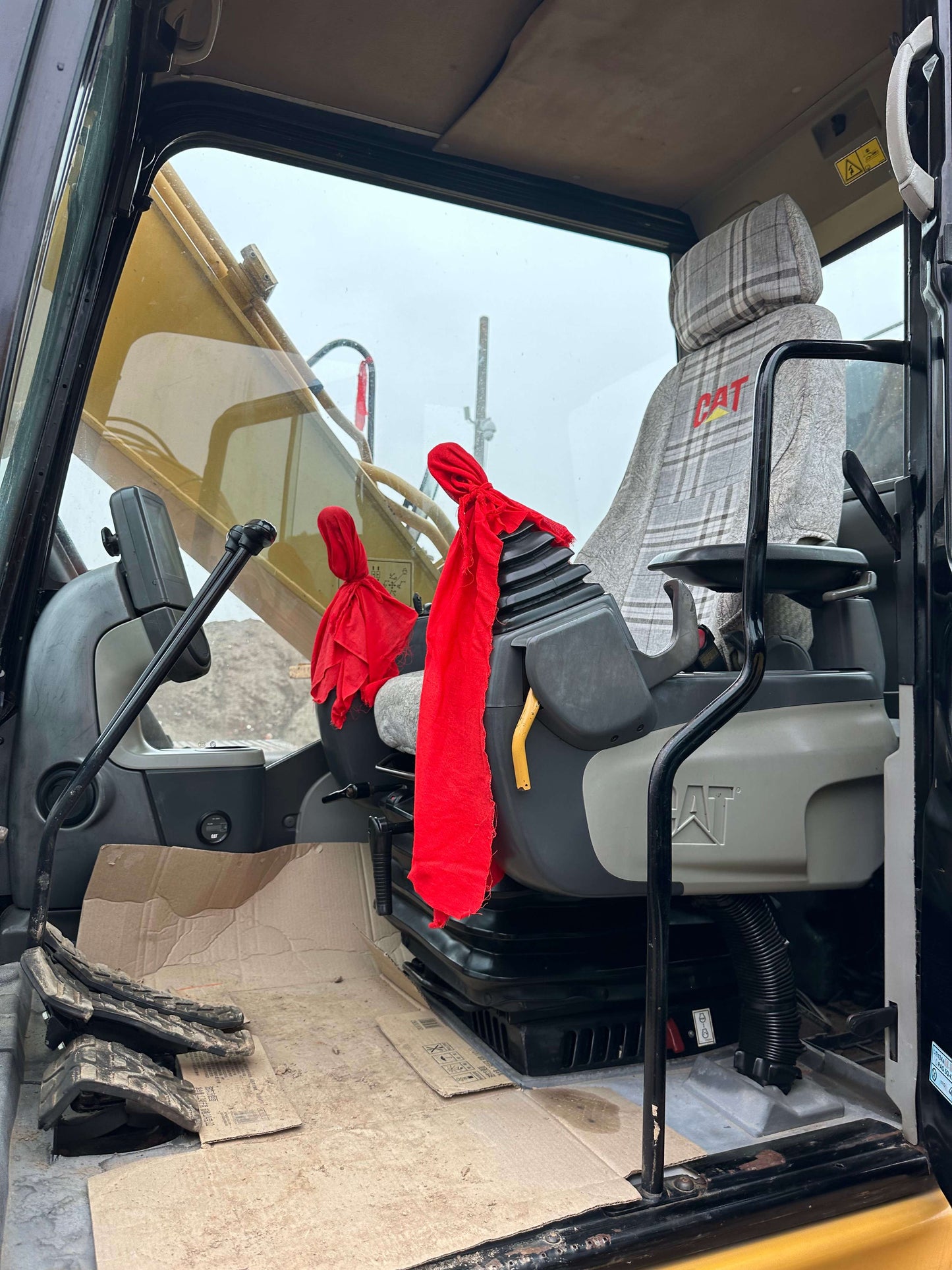 Used CAT 315D Crawler Excavator for Sale - real inventory photo 5