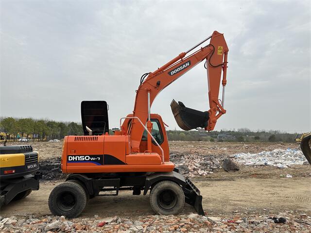 Used Doosan DH150W-7 Excavator for Sale rear side view