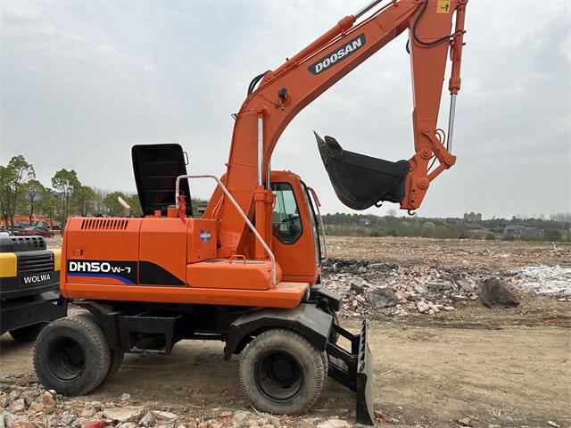 Used Doosan DH150W-7 Excavator for Sale front view