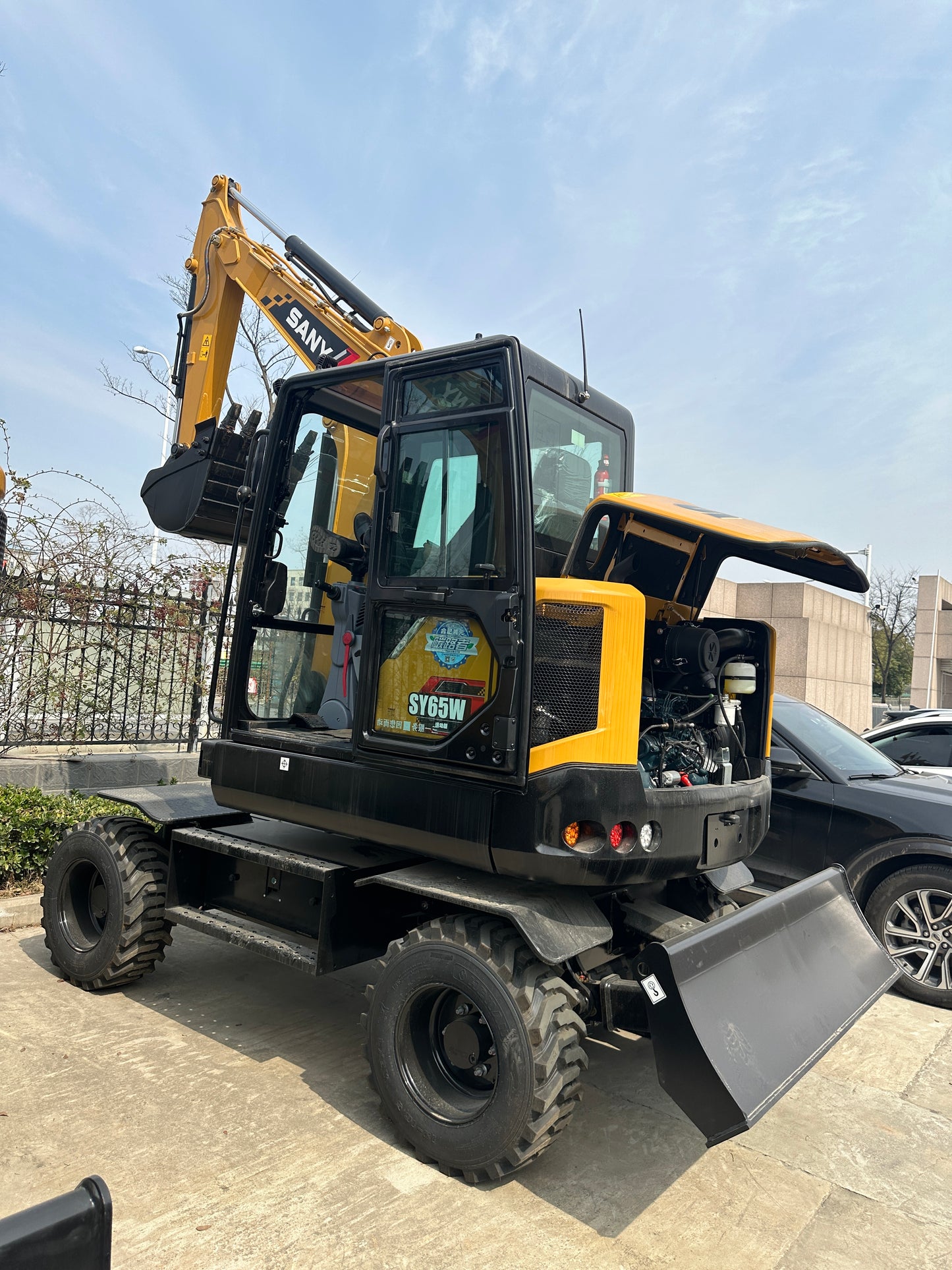 USED SANY SY65W