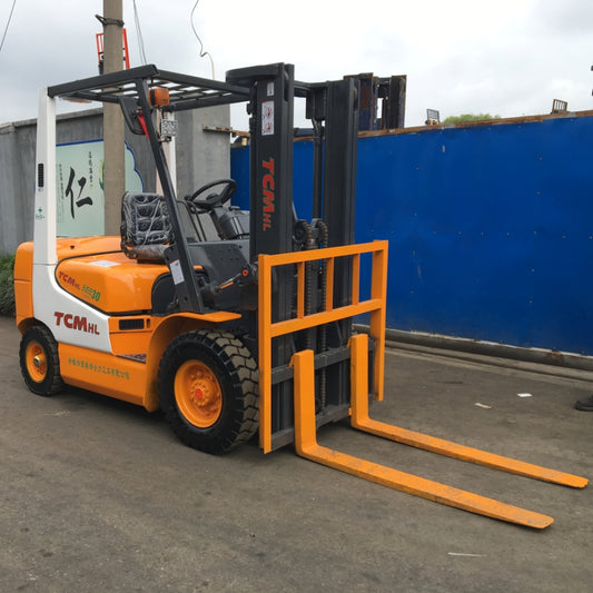 Used Tcm 7TON Forklift for Sale side view