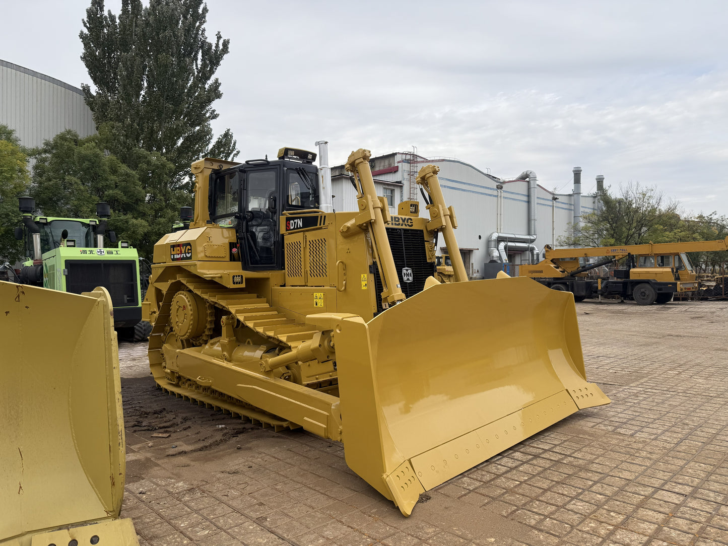 New Hbxg SD7N Bulldozer for Sale rear side view