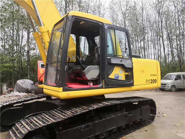 USED KOMATSU PC200-6