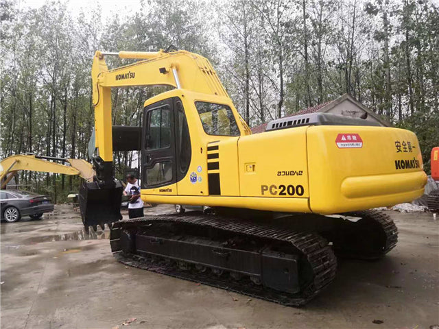 USED KOMATSU PC200-6
