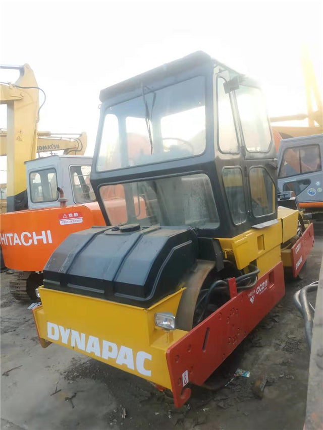 USED DYNAPAC CC211