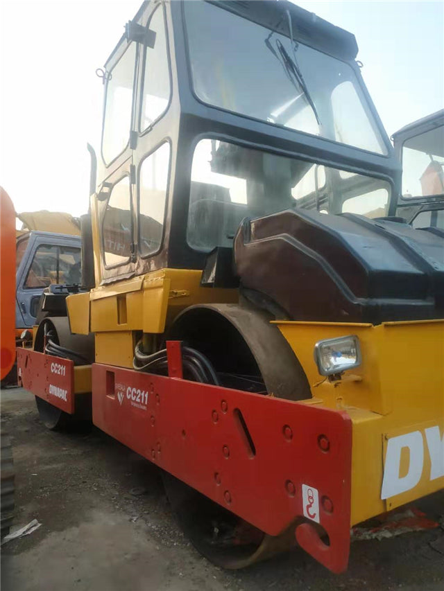 USED DYNAPAC CC211