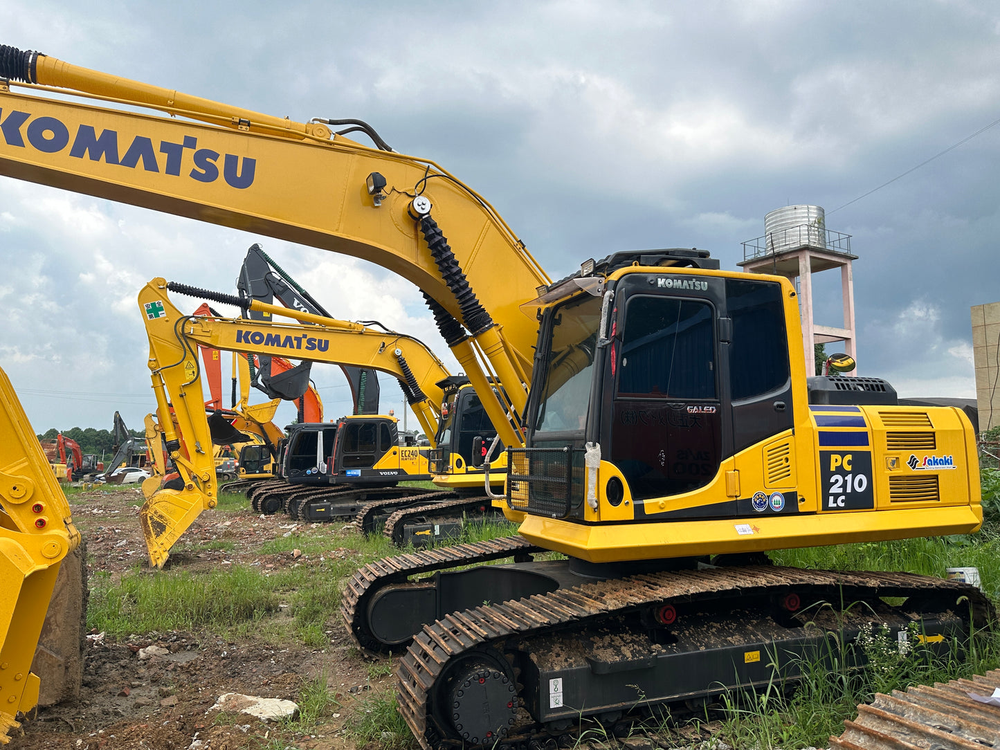 USED KOMATSU PC210-8