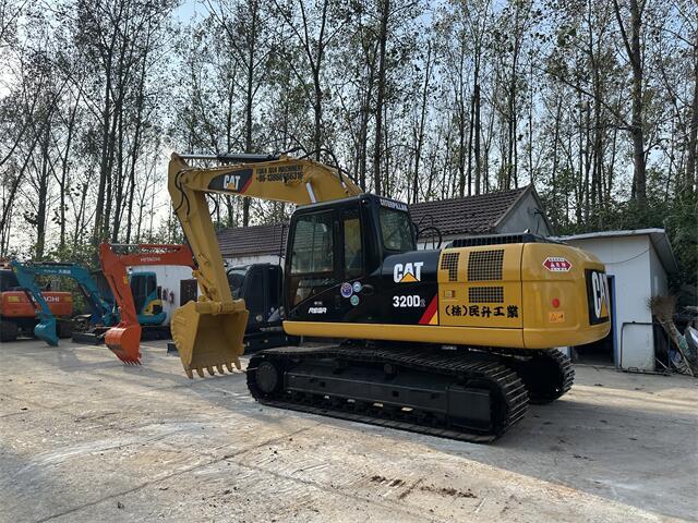 USED CAT 320D2
