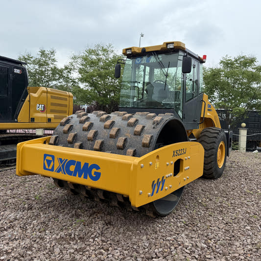 Used XCMG XS223J Road Roller for Sale side view