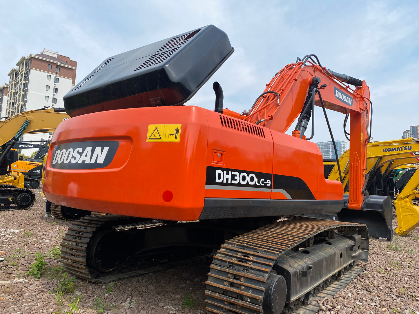 Used DOOSAN DH300LC-9 crawler excavator real inventory view 3